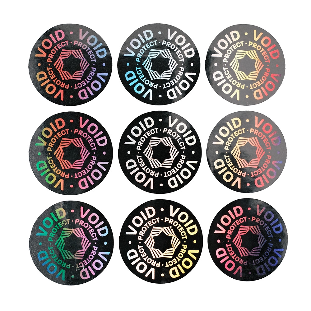 Okrągły srebrny hologram o średnicy 15mm z napisami: VOID i protect