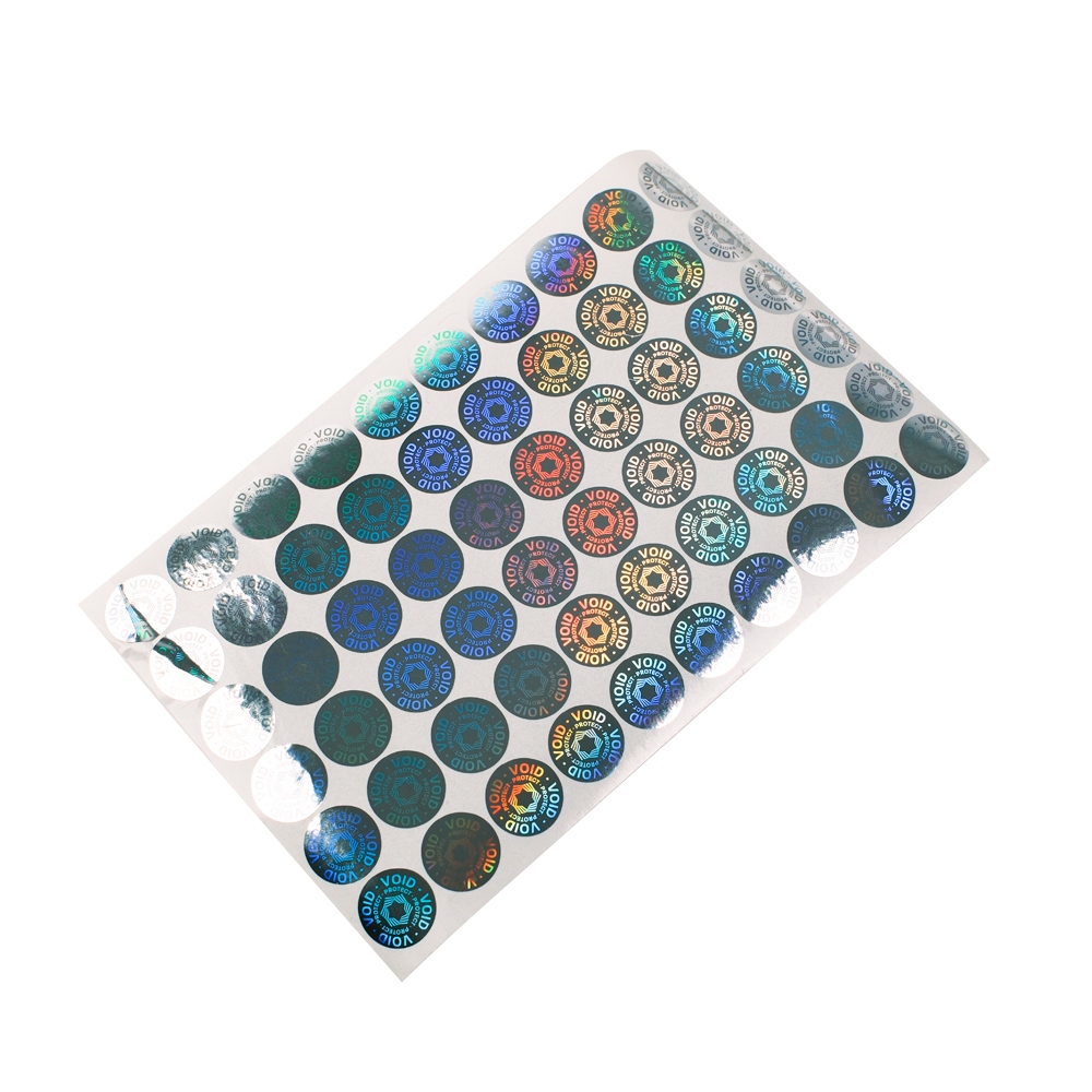 Okrągły srebrny hologram o średnicy 15mm z napisami: VOID i protect